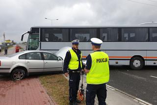 Zderzenie autokaru z osobówką we Włocławku! Policja wyjaśnia okoliczności [ZDJĘCIA] 