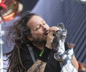 Jonathan Davis nie chciał, aby nazywano Korn nu metalowym zespołem. Dlaczego?
