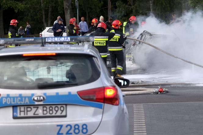 Matka zostawiła dziecko w samochodzie, wybuchł pożar. Pięciolatek trafił do szpitala