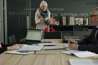 M jak miłość odc. 1794. Sylwia (Hanna Turnau), gosposia Ola (Ewa Kolasińska), Werner (Jacek Kopczyński)