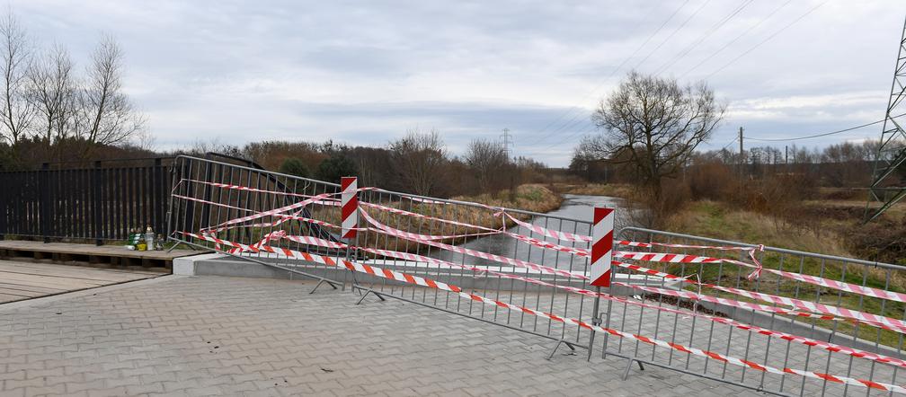 Wjechał do rzeki, bo stracił pracę.