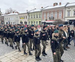 Maturzyści zatańczyli na Rynku poloneza