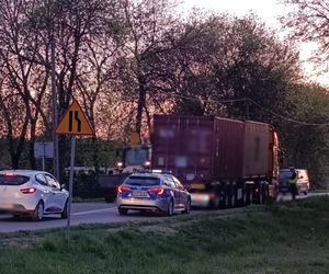  Wyszków. Wypadek na przejściu. 8-latek potrącony przez ciężarówkę [ZDJĘCIA].