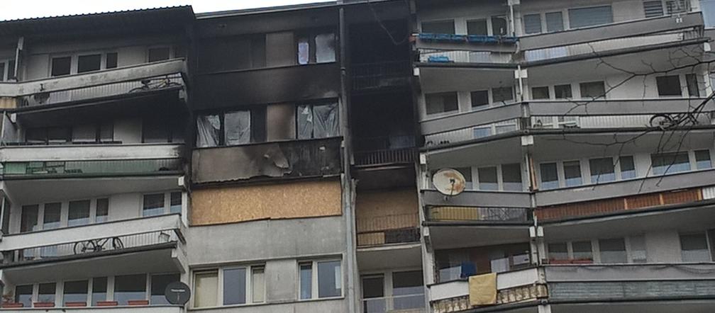 Pożar zniszczył mieszkania na górnych piętrach wieżowca