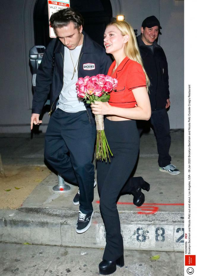 Brooklyn Beckham maluje paznokcie