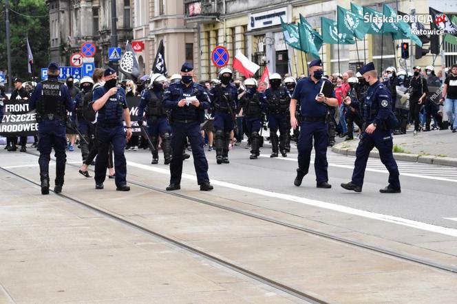 Katowice: Policjanci wśród nacjonalistów. Tajemnicza akcja służb na marszu! 