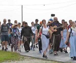 Śpiewający dzień lubelskich pątników na szlaku do Jasnej Góry!