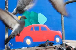 Świąteczny mural na patelni w Warszawie