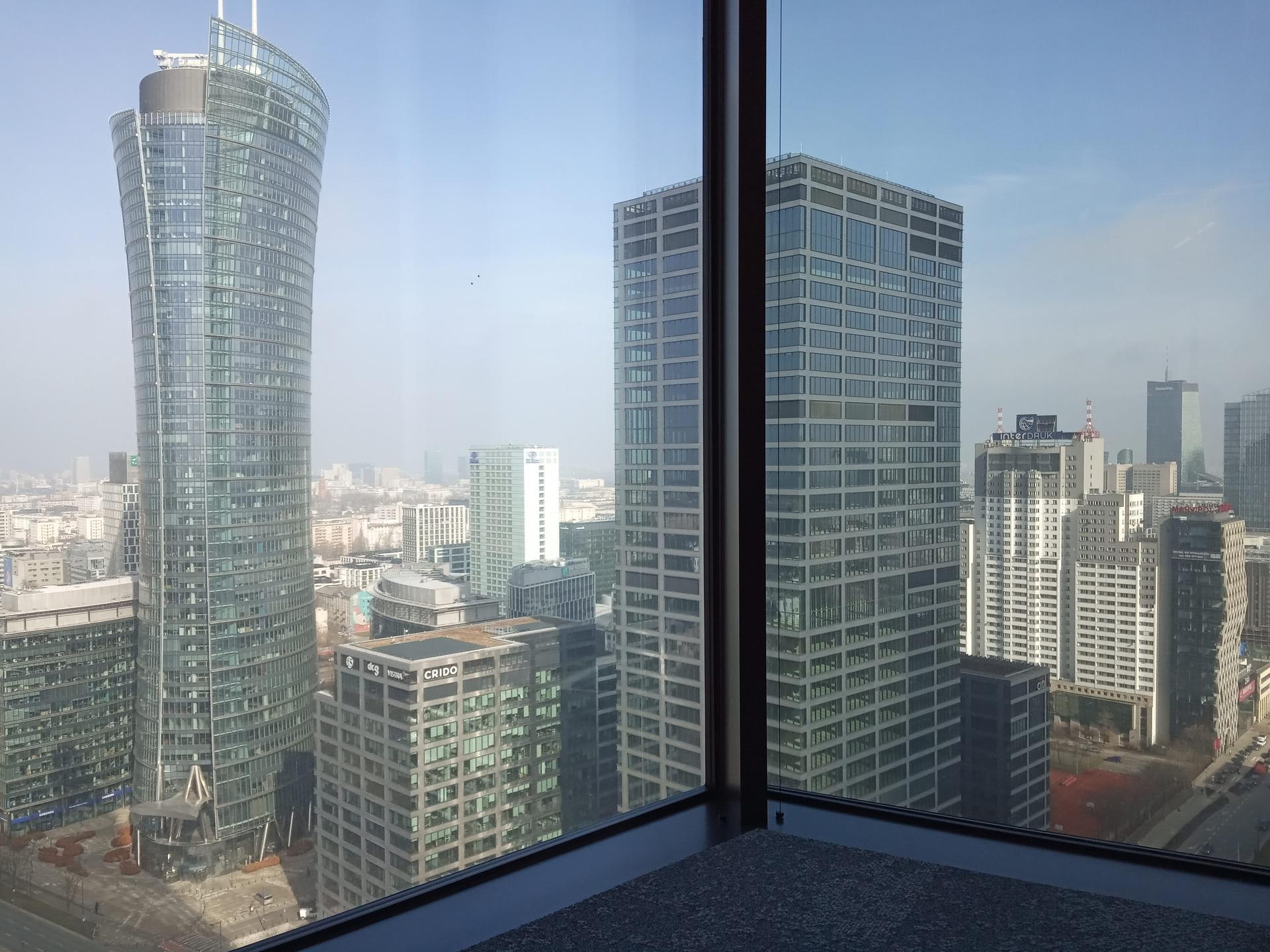 Skyliner w Warszawie: po wieżowcu oprowadza Michał Sadowski