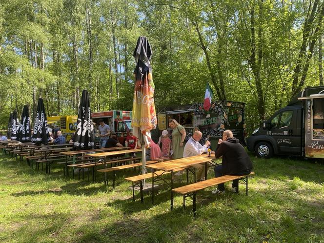 Festiwal Samków Food Trucków w Olsztynie 2024. Nad Ukielem można zjeść dania z całego świata [ZDJĘCIA]