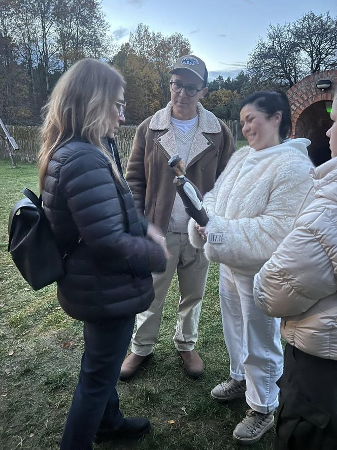 Beata Mazurek z PiS balowała na weselu Cichopek i Kurzajewskiego. Była posłanka wyglądała jak milion dolarów!