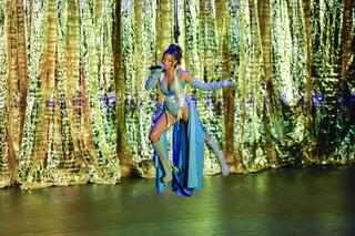 Julia Wieniawa podczas spektaklu we Wrocławiu