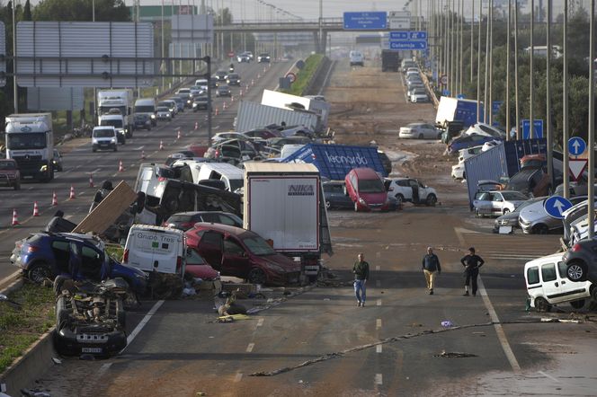 Najbardziej szokujące zdjęcia powodzi w Hiszpanii! Liczba ofiar poraża Już prawie 2oo