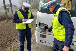 Kierowca autobusu szkolnego staranował osobówkę. Dziecko trafiło do szpitala 