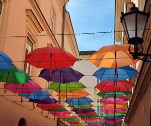 Tarnowskie Umbrella Sky na ul. Piekarskiej