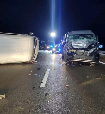 Zderzenie busów na autostradzie