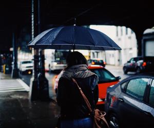 Chłód, ulewne deszcze, a nawet wichury do 100 km/h! Fatalna pogoda atakuje