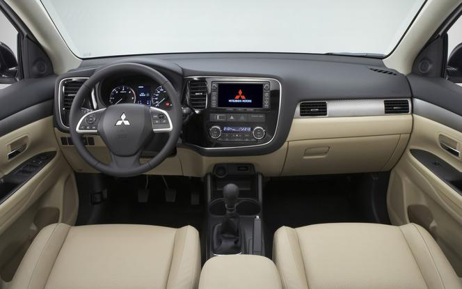 NOWY Mitsubishi Outlander 2013