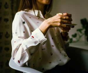 Jak uprasować koszulę bez żelazka? Mamy na to sprawdzone sposoby