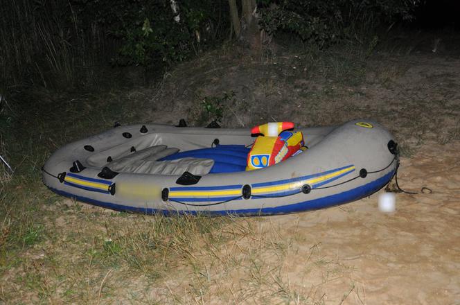 Nakło-Chechło. Policja znalazła ponton i przedmioty do pływania. Wiesz, do kogo należą? [ZDJĘCIA]