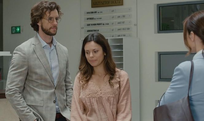 M jak miłość odc. 1884. Martyna (Magdalena Turczeniewicz),Kasia (Paulina Lasota), Mariusz (Mateusz Mosiewicz)