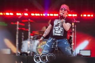 Guns N'Roses - kelnerka została zwolniona, ponieważ nagrała Axla w hotelu?