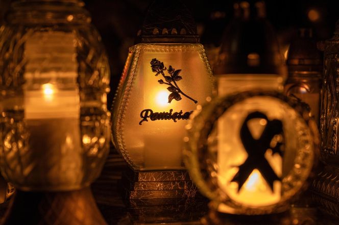 Tysiące zniczy rozświetliło polskie cmentarze. Niezwykły widok po zmroku