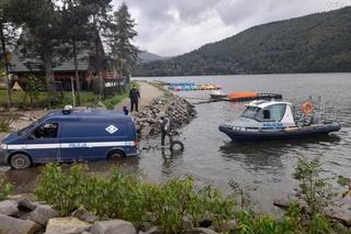 Policyjni motorowodniacy zakończyli sezon. Ich łódź  została wyjęta z wody i przetransportowana do garażu Komendy Powiatowej Policji w Żywcu.