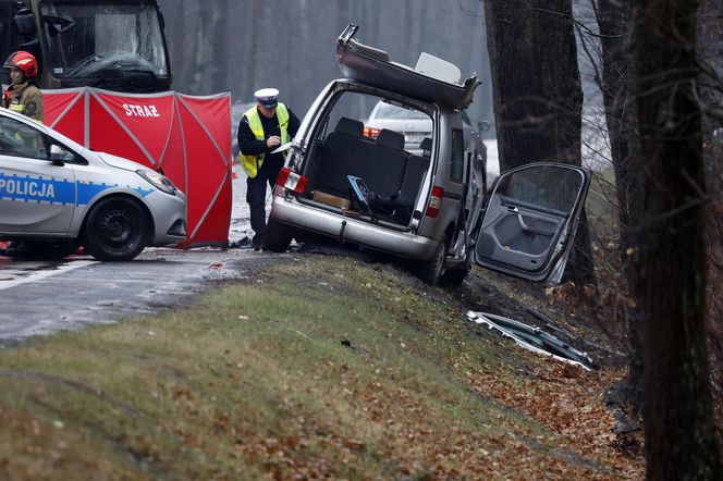 Wypadek ciężarówki z żołnierzami pod Warszawą. Jedna osoba nie żyje, pięć w szpitalu