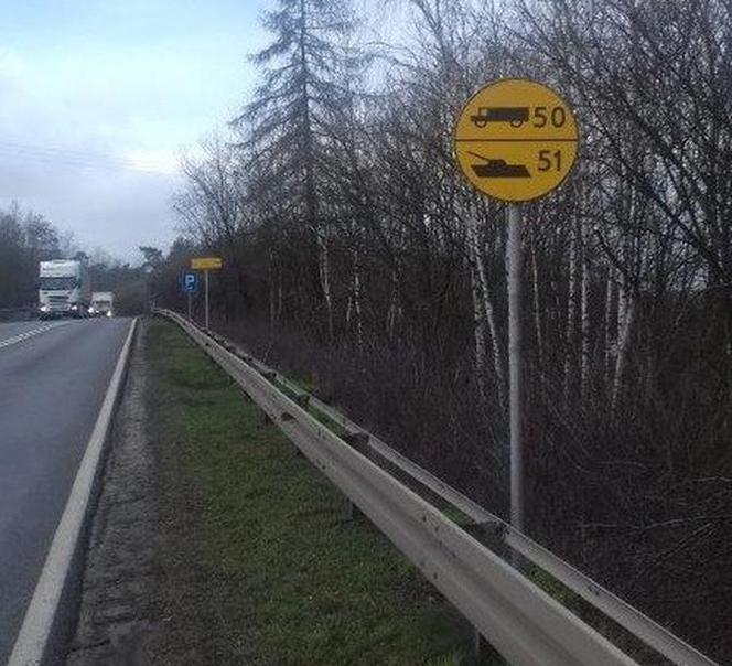 W trzech województwach pojawiły się nietypowe znaki drogowe. Co oznaczają?
