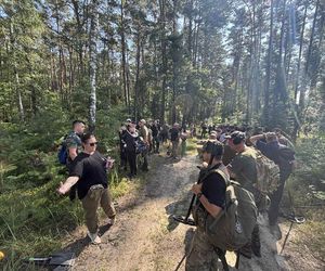 Poruszający moment podczas zlotu detektorystów. Odnalezione nieśmiertelniki wróciły do rodzin