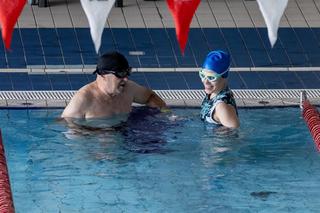 Proboszcz z Plebanii pluska się z młodziutką aktorką