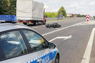 Duże UTRUDNIENIA na DK 91 w Rzgowie! Motocyklista bez prawka spowodował wypadek