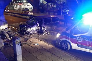 Policyjny pościg na Wisłostradzie. 41-latek rozwalił auto o filar mostu. Był pijany i pod wpływem narkotyków