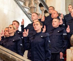Nowi policjanci zasilili szeregi śląskiej policji! Wśród nich osiem policjantek