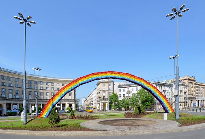 Tęcza na placu Zbawiciela w 2014 roku