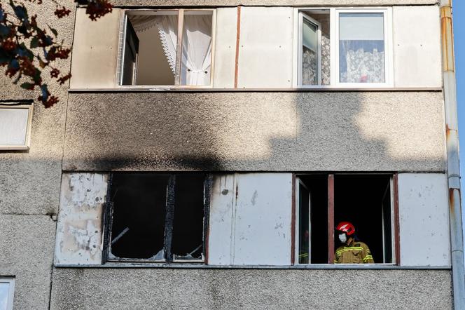 Pożar w bloku w Ostrowie Wielkopolskim. Nie żyje jedna osoba, 10 jest rannych