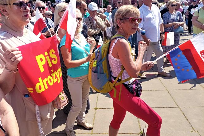 Manifestacja 4 czerwca na placu Solidarności w Szczecinie