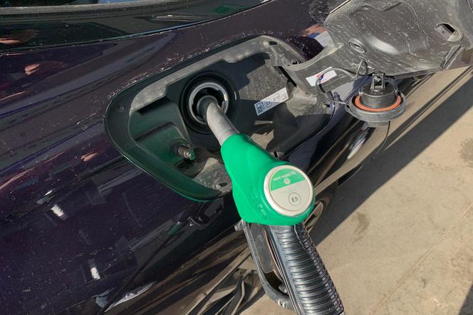 Tankowanie auta, ceny paliw
