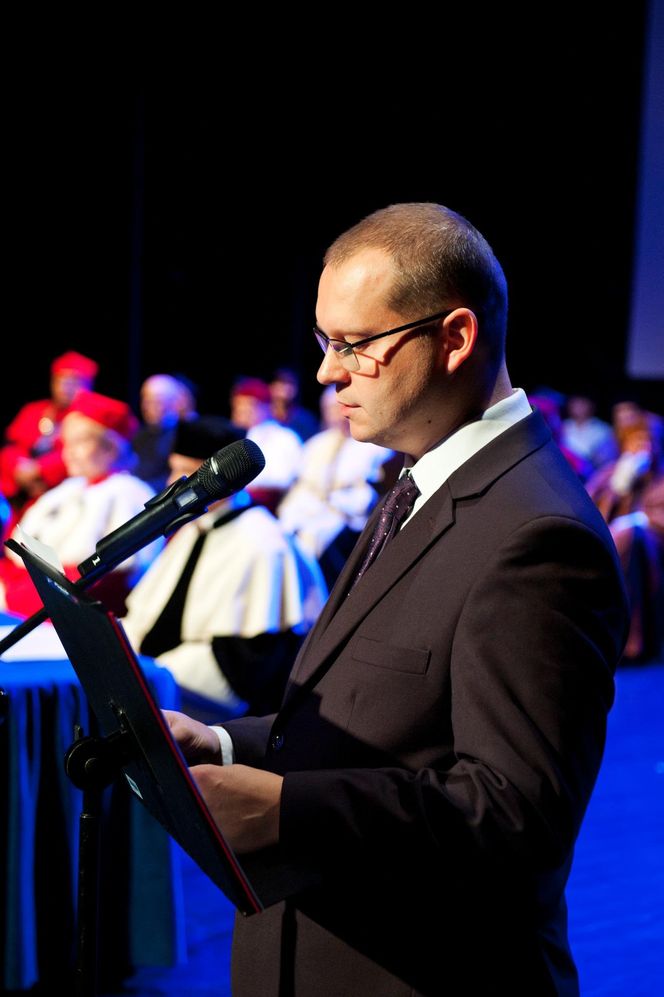 Podczas uroczystej ceremonii inauguracji nowego roku akademickiego 2024/2025 odbyła się tradycyjna immatrykulacja studentów i studentek pierwszego roku.