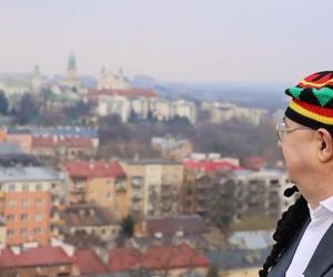 Zbigniew Jurkowski w rastafariańskiej czapce. To nowy spot wyborczy