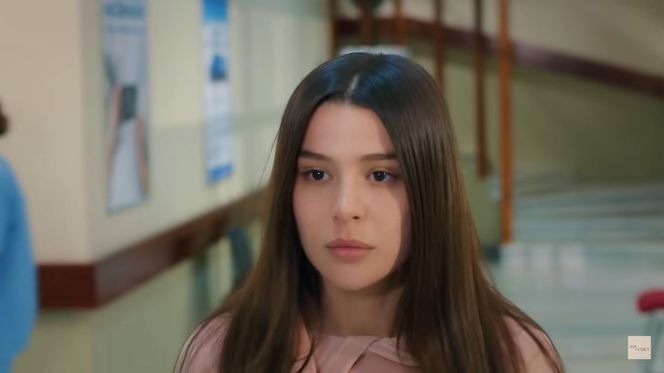 Ale zanim zjawią się służby, Ragip zaatakuje Zeynep 