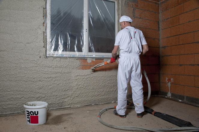 Maszynowe narzucanie tynku