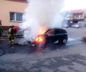 Hyundai płonął jak pochodnia! Był wyposażony w butlę gazu LPG. Z samochodu został wrak