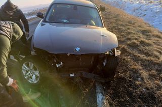 Wypadek na DK12 koło Leszna. Kierowca zasnął za kółkiem