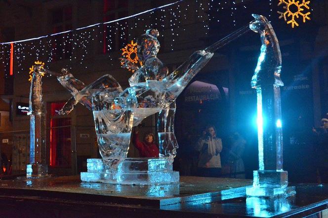 Rzeźby lodowe przyozdobiły Stary Rynek [ZDJĘCIA]