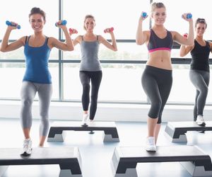 Step aerobik – na czym polega? Efekty ćwiczeń na stepie