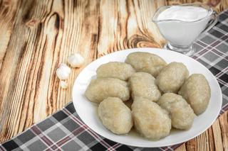 Pyzy ziemniaczane - przepis babci na fantastyczne kluski z ziemniaków