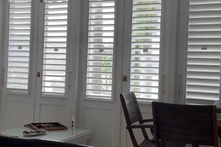 Z ostatniej chwili! W hotelu Żebrowskiego huragan powyrywał okna! Nadal są uwięzieni i muszą oszczędzać wodę