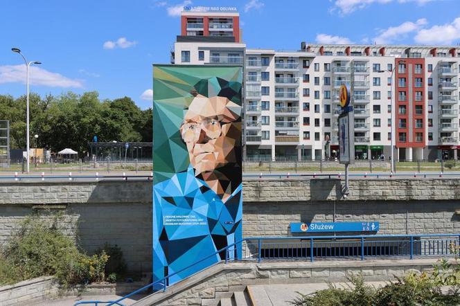 Mural metro Służew. Zdzisław Beksiński